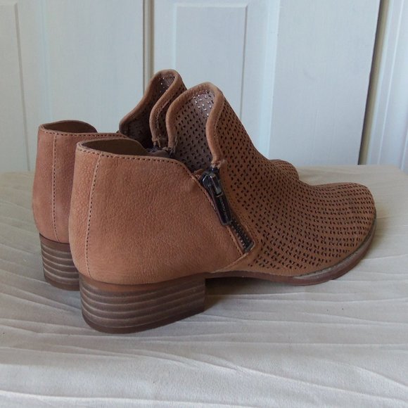 Vince Camuto Tan Perforated Leather Booties sz 7.5 - Picture 4 of 14